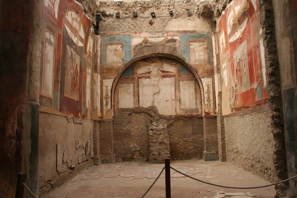 VI.21 Herculaneum. April 2013. Looking south. Photo courtesy of Klaus Heese.