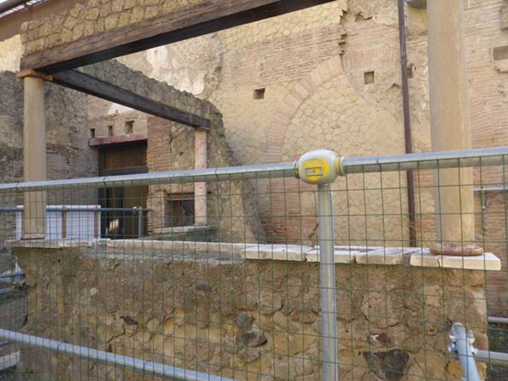 Ins. VI 22, Herculaneum, September 2015. Looking south.