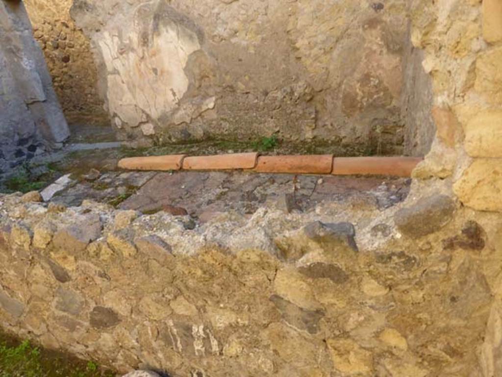 VI 26 Herculaneum, September 2015. Looking south from VI.25 into the kitchen of VI.26.  The latrine can be seen in the south-west corner, on the right.


 
