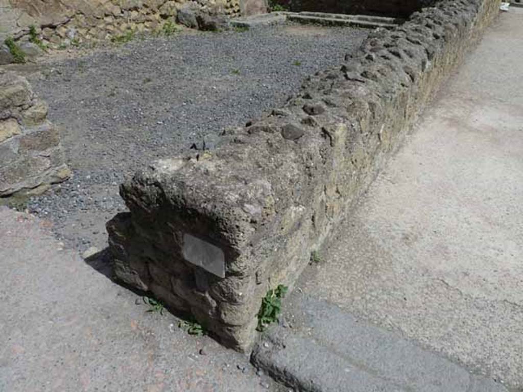 VI.31/VI.1, Herculaneum. May 2010. Doorway VI.31 to latrine, on left, and VI.1 baths, on right.