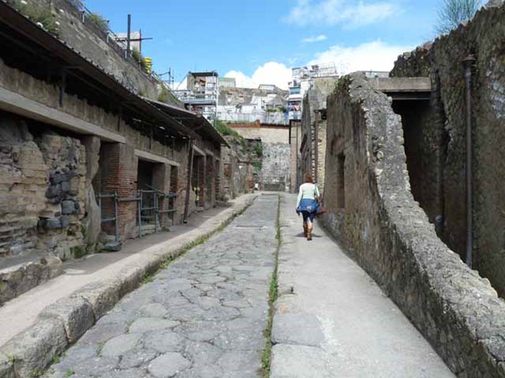 Cardo III Superiore, Herculaenum, May 2010. Looking north with Ins VII on left, Ins VI.31 on right.