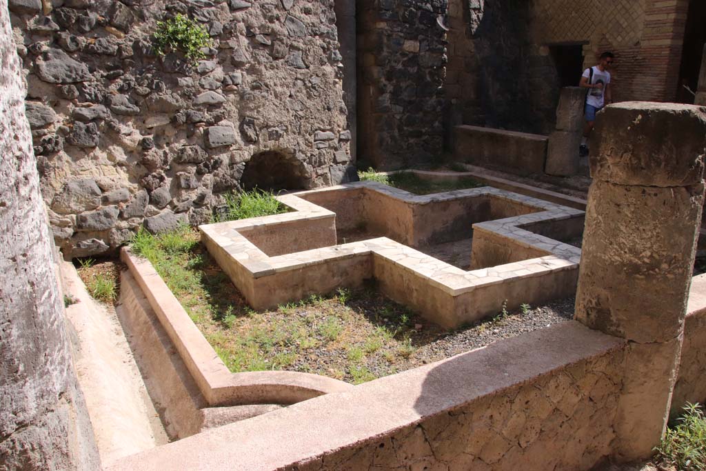 VII.2 Herculaneum. September 2019. Peristyle 10, looking north from south-west corner. Photo courtesy of Klaus Heese.