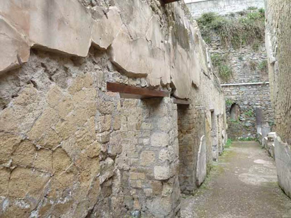 VII.2 Herculaneum. May 2010. Looking along south wall. 