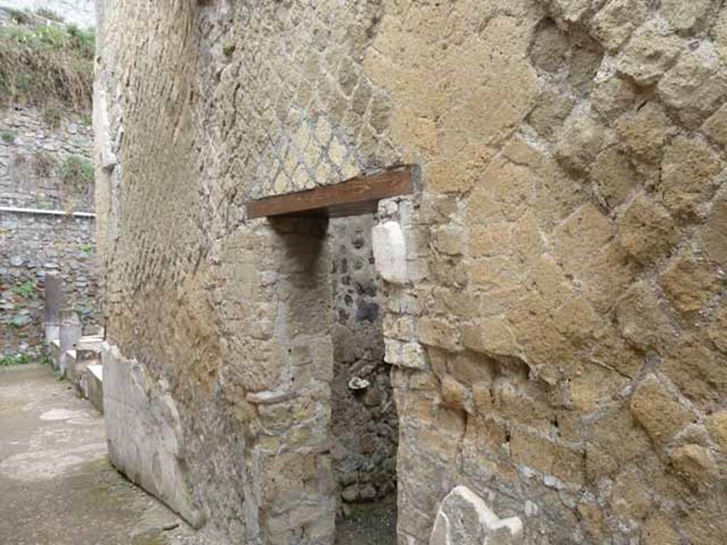 VII.2 Herculaneum. May 2010. Doorway to small room in north wall of entrance fauces, or corridor. 