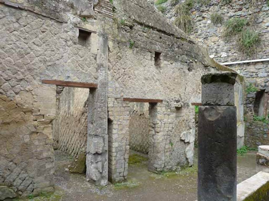 VII.2 Herculaneum. May 2010. Doorways on south side of peristyle area. 