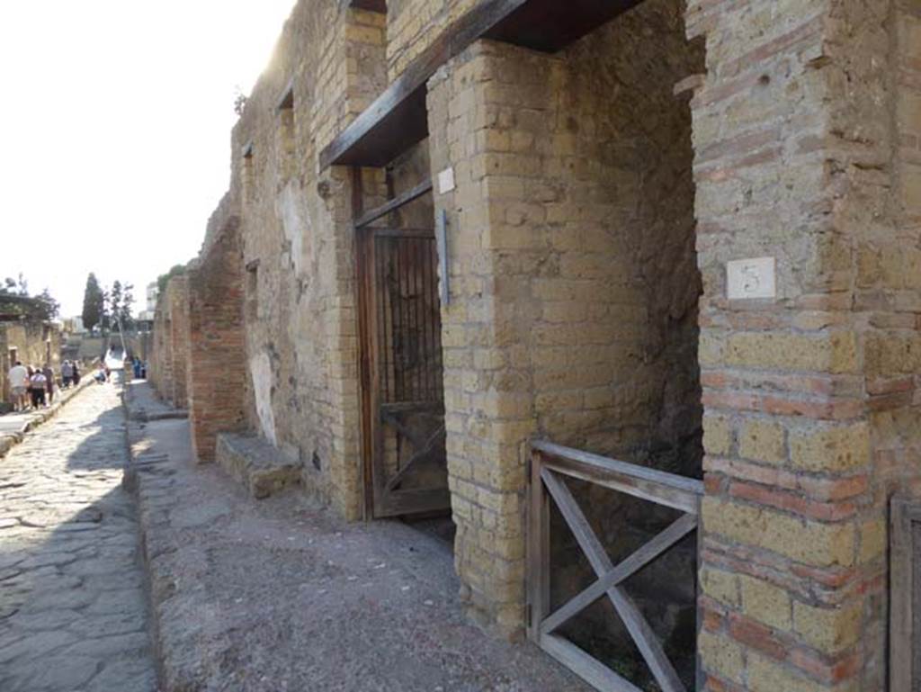 VII.3, entrance doorway on right, Herculaneum, September 2015. Looking south along Cardo III.  The entrance to VII.2, House of Galba, is in the centre.  Photo courtesy of Michael Binns.
