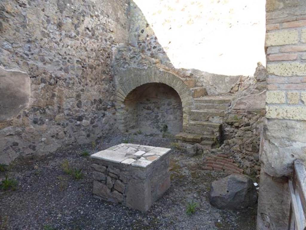 VII.4, Herculaneum, September 2015. Looking towards north end from entrance doorway. Photo courtesy of Michael Binns.