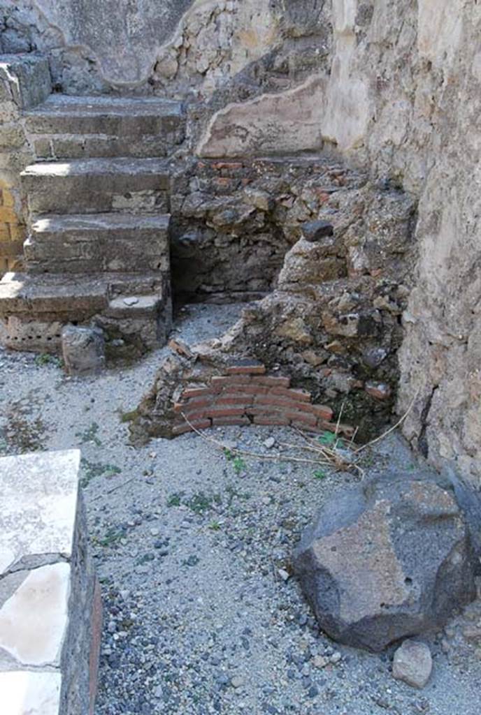 VII.4, Herculaneum, June 2008. Looking north towards north-east corner.
Photo courtesy of Nicolas Monteix.
