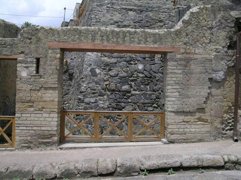 VII.7, Herculaneum. June 2006. Looking west towards entrance doorway on Cardo III. Photo courtesy of Nicolas Monteix.