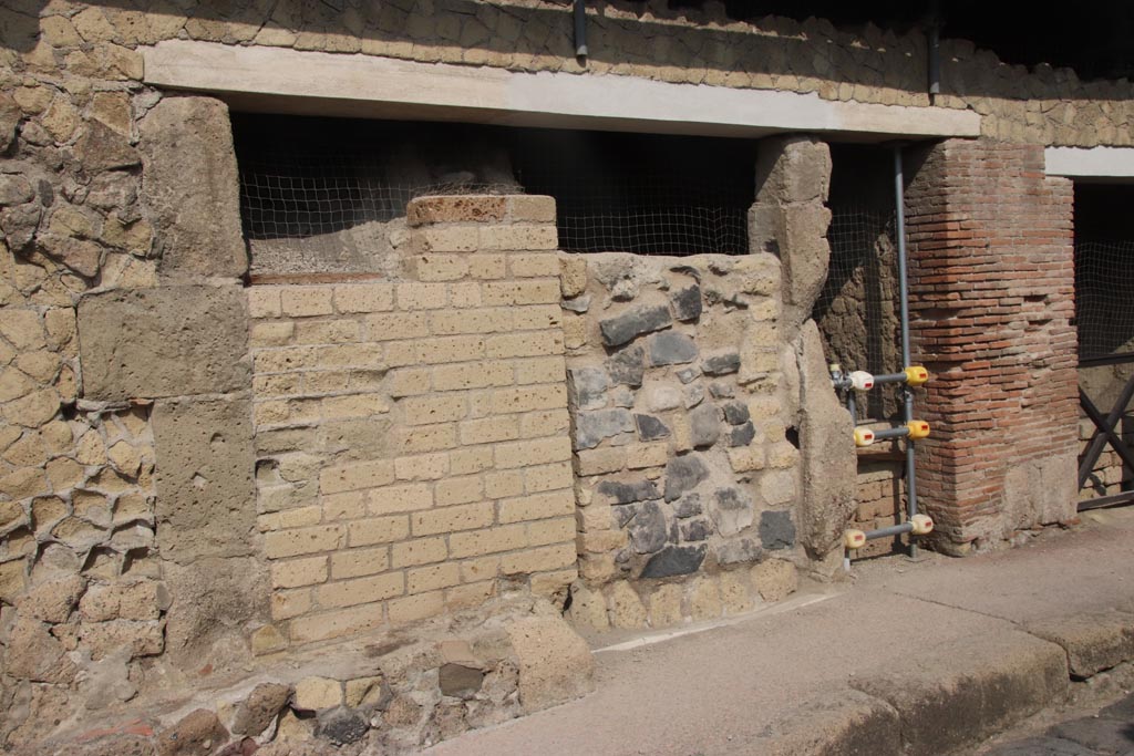 VII.8, Herculaneum, October 2023. Doorway on west side of Cardo III, with VII.9, on right. Photo courtesy of Klaus Heese.