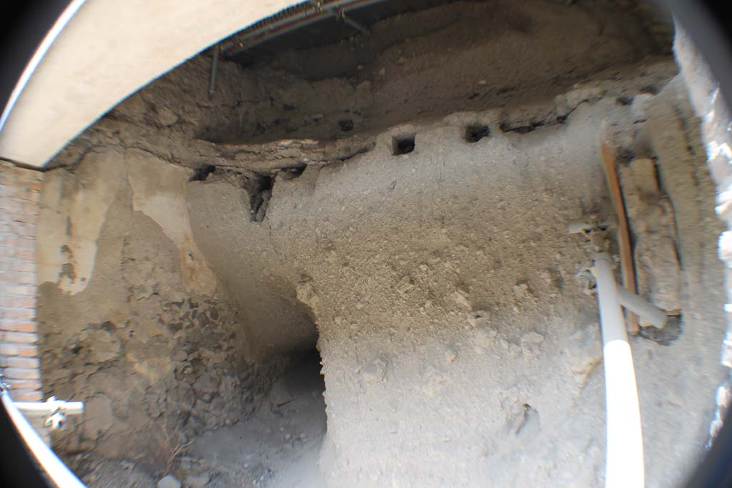 VII.10 Herculaneum. March 2019. Looking south-west from entrance doorway. 
Foto Annette Haug, ERC Grant 681269 DÉCOR.
