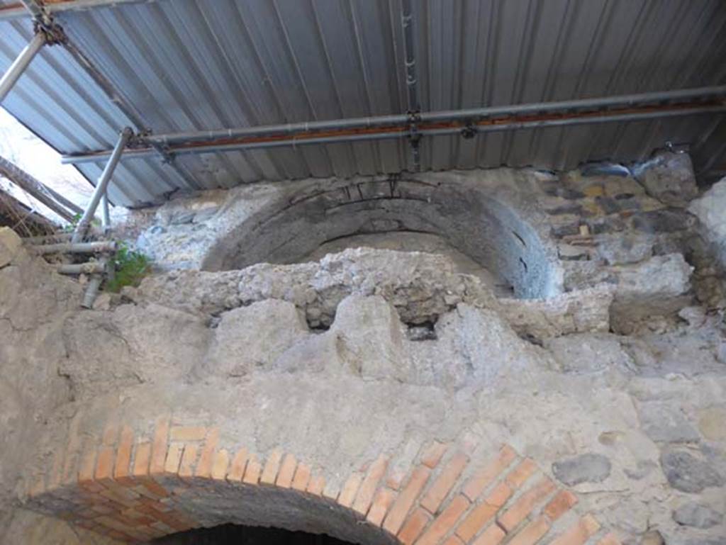 Ins VII, Herculaneum, September 2015. Upper level, looking west through doorway.