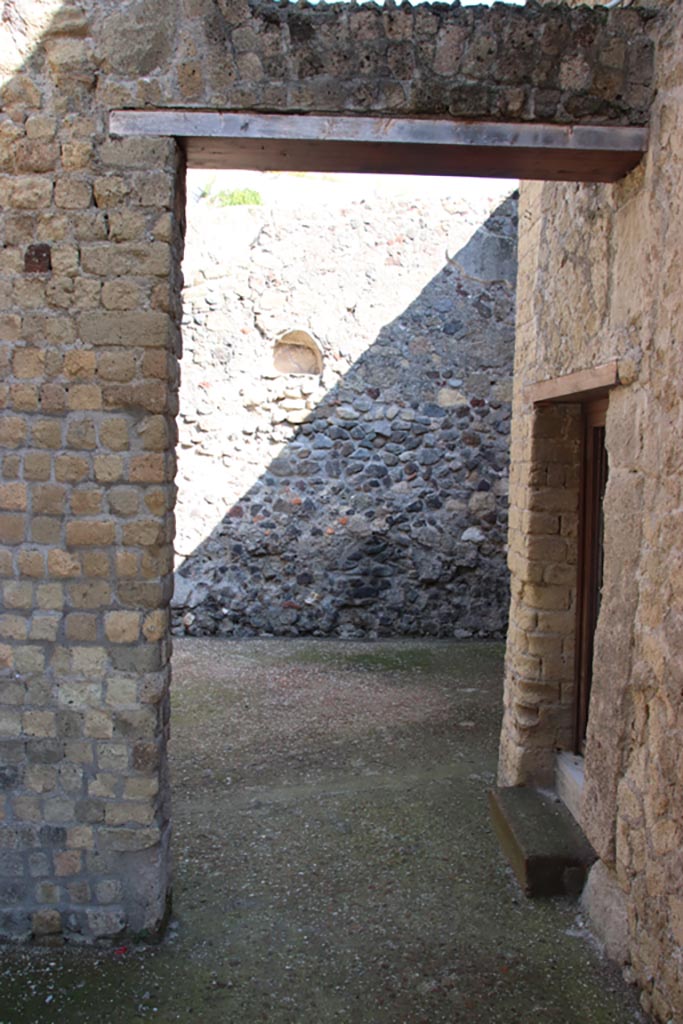 VII.18 Herculaneum, October 2022. 
Looking north towards niche in rear wall. Photo courtesy of Klaus Heese.
