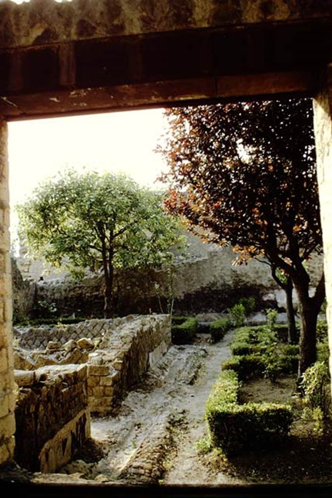 Ins. Orientalis I, 1, Herculaneum, 1961. Looking west across the terrace of the House of the Gem.  Photo by Stanley A. Jashemski.
Source: The Wilhelmina and Stanley A. Jashemski archive in the University of Maryland Library, Special Collections (See collection page) and made available under the Creative Commons Attribution-Non Commercial License v.4. See Licence and use details. J61f0597

