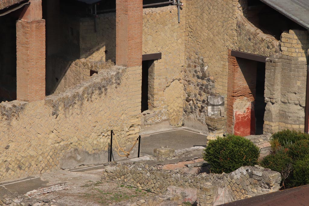 Ins. Or. I.1, Herculaneum. October 2023. 
Looking west towards corridor from collapsed loggia, with room m, centre right, and doorway to atrium, on right. Photo courtesy of Klaus Heese.
