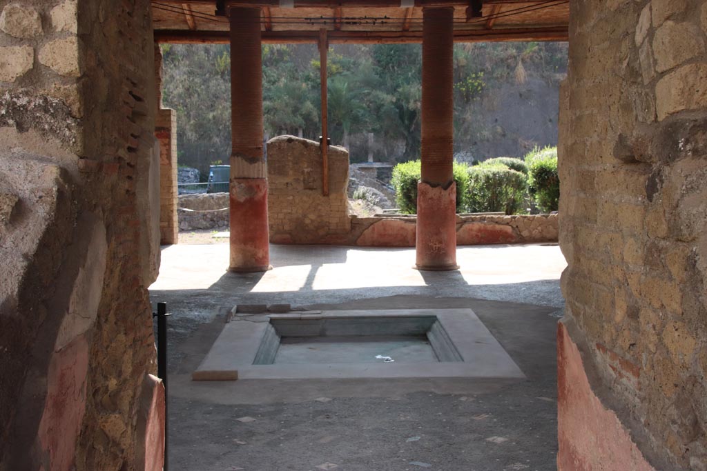 Ins. Orientalis I, 1, Herculaneum, October 2023. Looking east from entrance corridor towards atrium. Photo courtesy of Klaus Heese.

