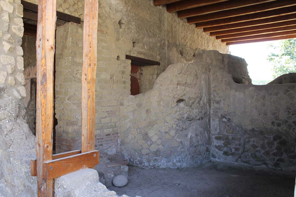 Ins. Orientalis I, 1, Herculaneum, March 2014. Looking into room on south side of entrance corridor. 
Foto Annette Haug, ERC Grant 681269 DÉCOR

