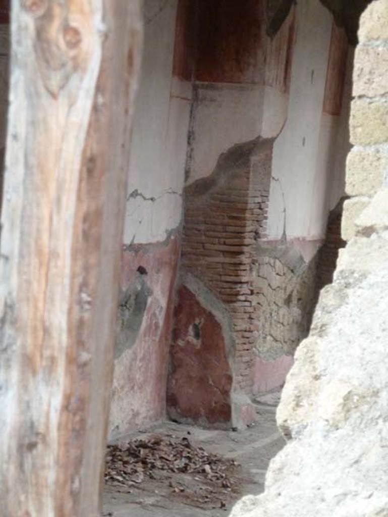 Ins. Orientalis I, 1, Herculaneum, September 2015. West end of north side of the atrium.

