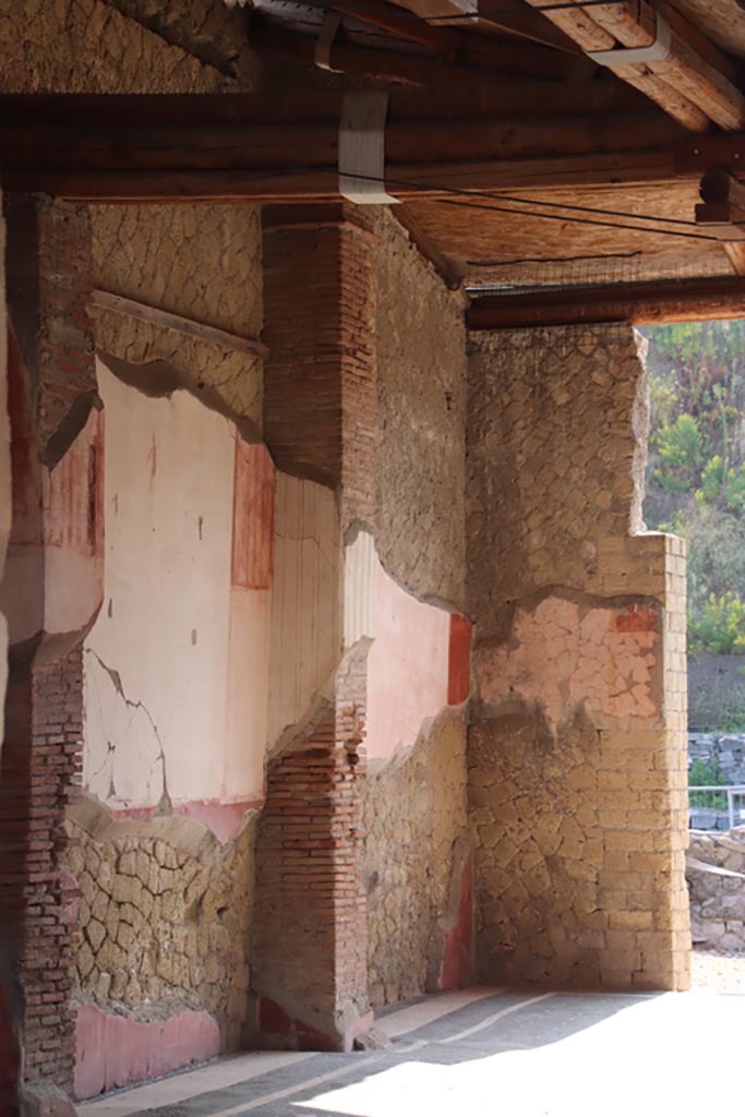 Ins. Orientalis I, 1, Herculaneum, October 2023. 
North wall and north-east corner of atrium. Photo courtesy of Klaus Heese.
