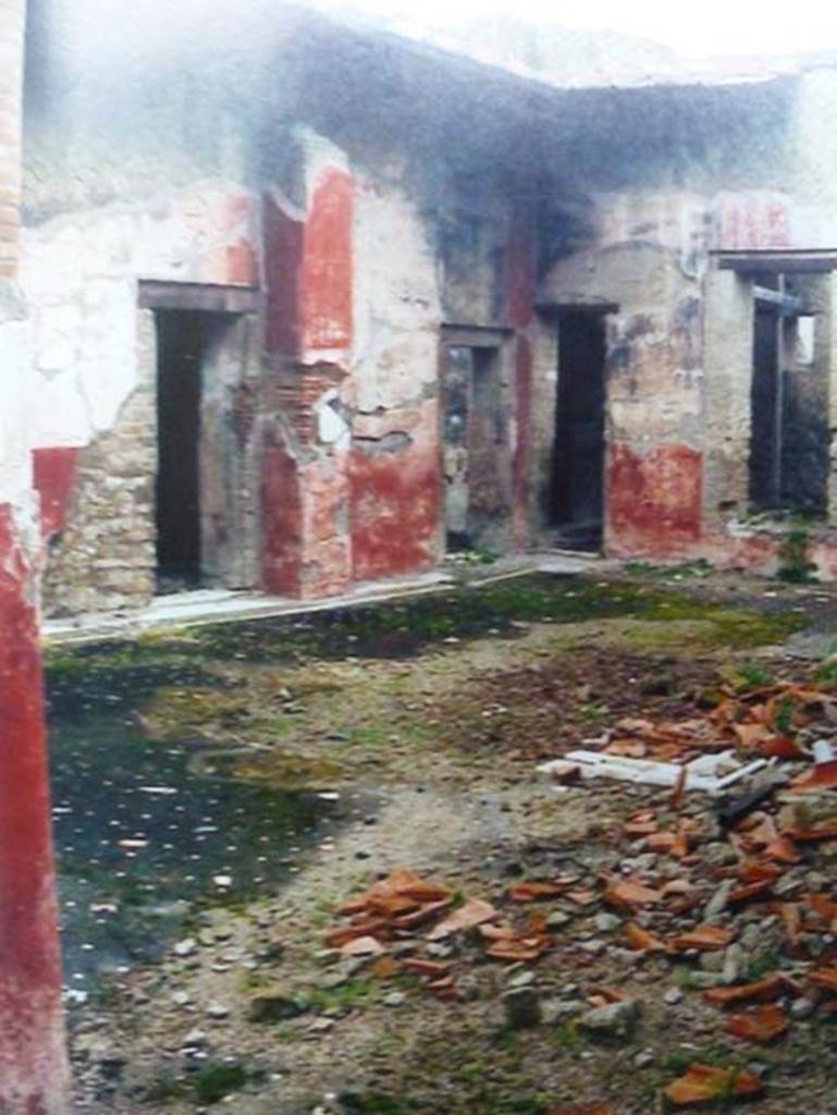 Ins. Orientalis I.1, Herculaneum. 2001. Atrium before conservation work.
Photo by kind permission of Prof. Andrew Wallace-Hadrill.
See Wallace-Hadrill, A. (2011). Herculaneum, Past and Future. London, Frances Lincoln Ltd., (p.319)
