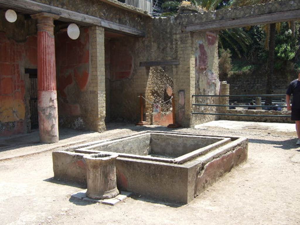 Ins. Or.I.2, Herculaneum. May 2006. Looking north-east across impluvium in atrium.