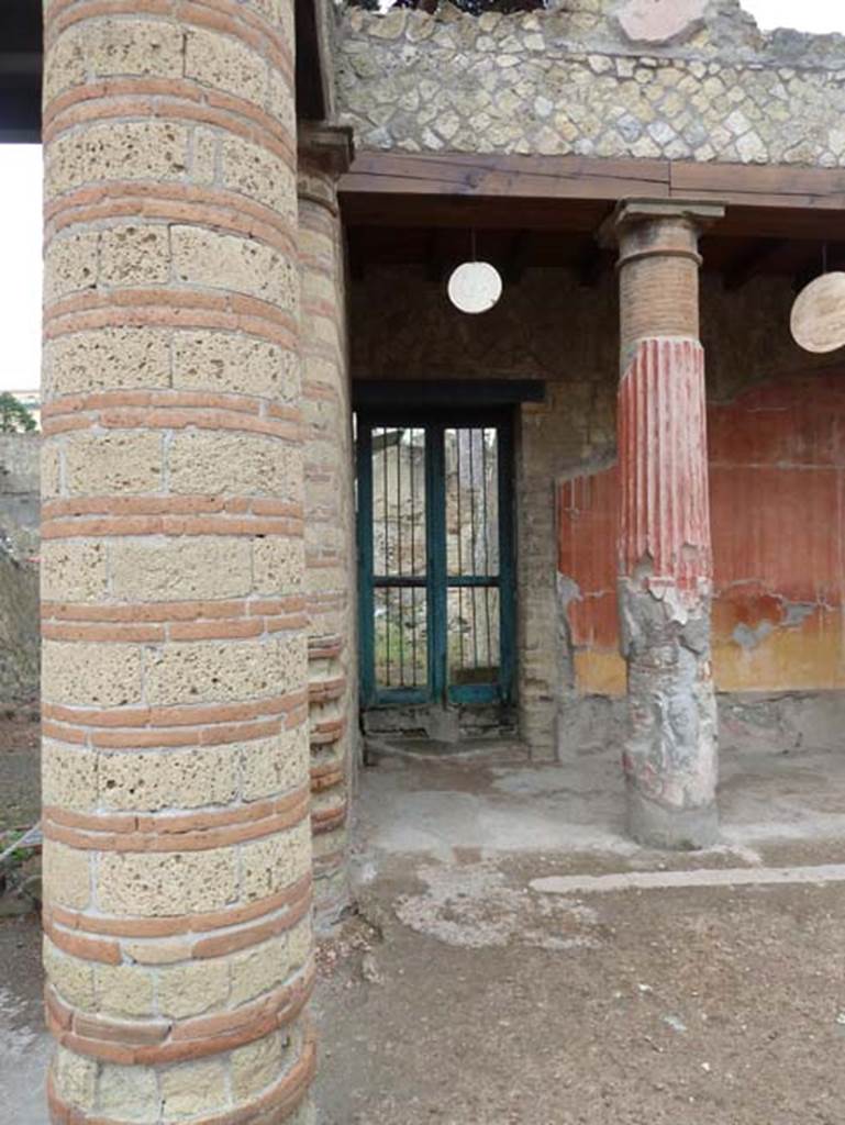 Ins. Orientalis I, 2, Herculaneum, September 2015. Doorway in north-west corner of atrium, leading towards the courtyard of the stables area at Ins. Or. I, 3.