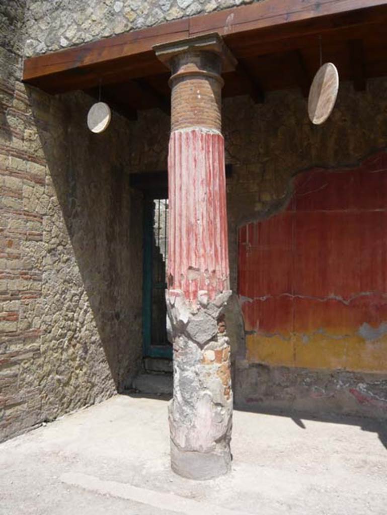 Ins. Or.I.2, Herculaneum. August 2013. Column in north-west corner of atrium. Photo courtesy of Buzz Ferebee.  

