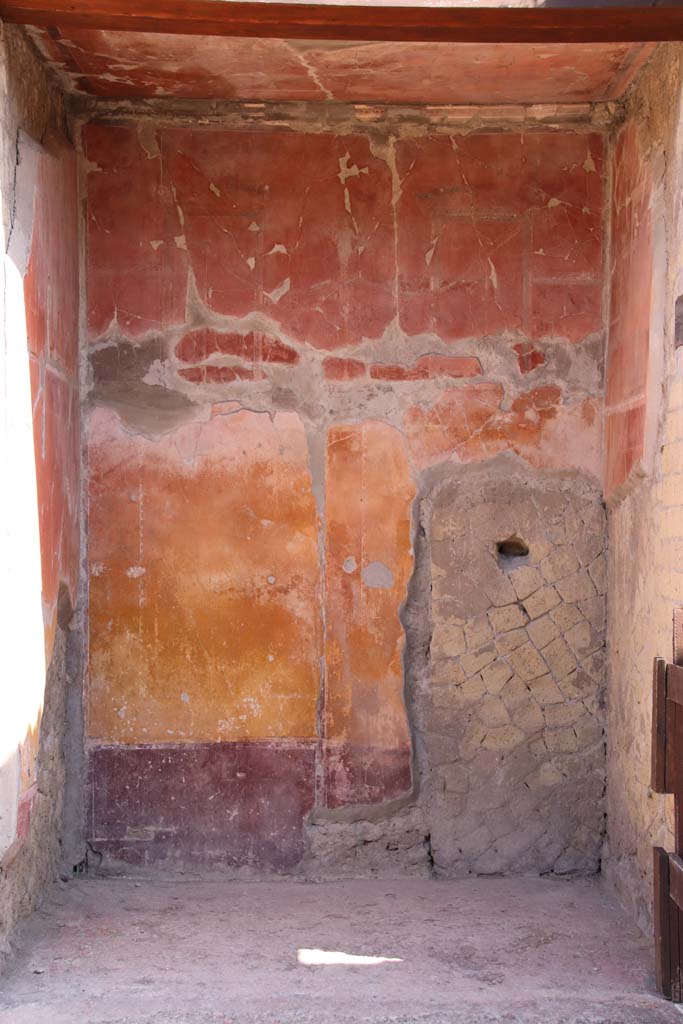 Ins. Or.I.2, Herculaneum. September 2019. Looking towards north wall of north ala. 
Photo courtesy of Klaus Heese.   
