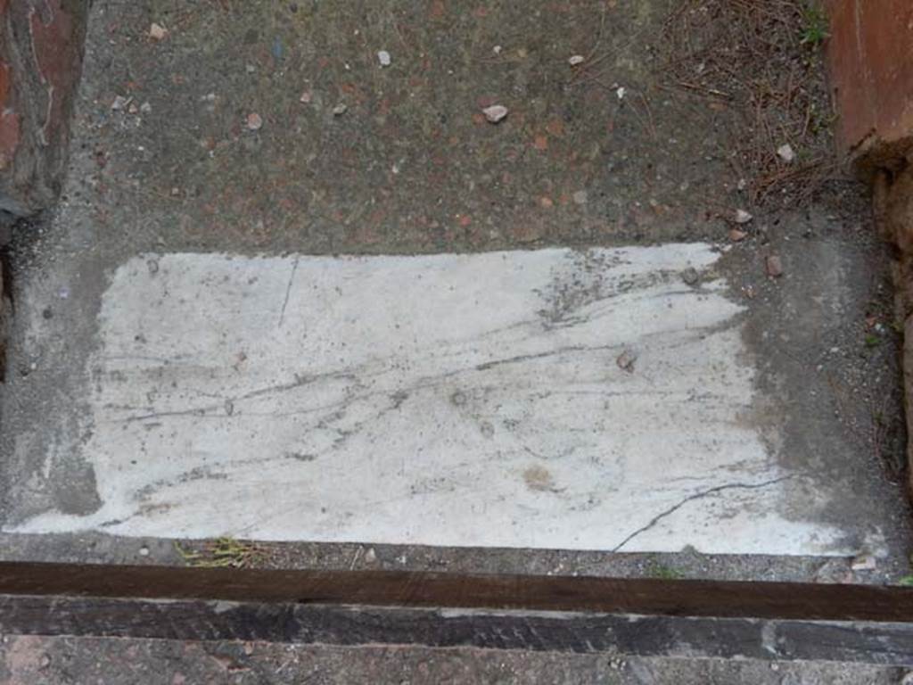 Ins. Orientalis I, 2, Herculaneum. May 2018. Doorway threshold in corridor. Photo courtesy of Buzz Ferebee.