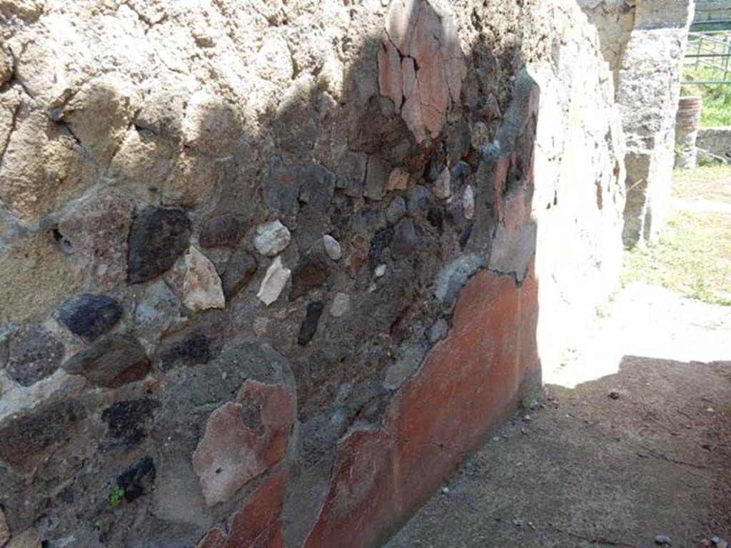 Ins. Orientalis I.2, Herculaneum. May 2018. Looking towards north wall of corridor with remaining decoration.
Photo courtesy of Buzz Ferebee.
