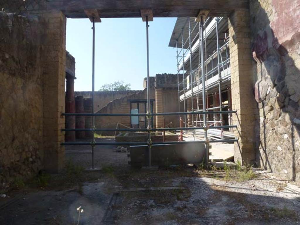 Ins. Or. 1.2, Herculaneum. June 2012. Looking west across tablinum, into atrium, from rear corridor and peristyle garden.  Photo courtesy of Michael Binns.
