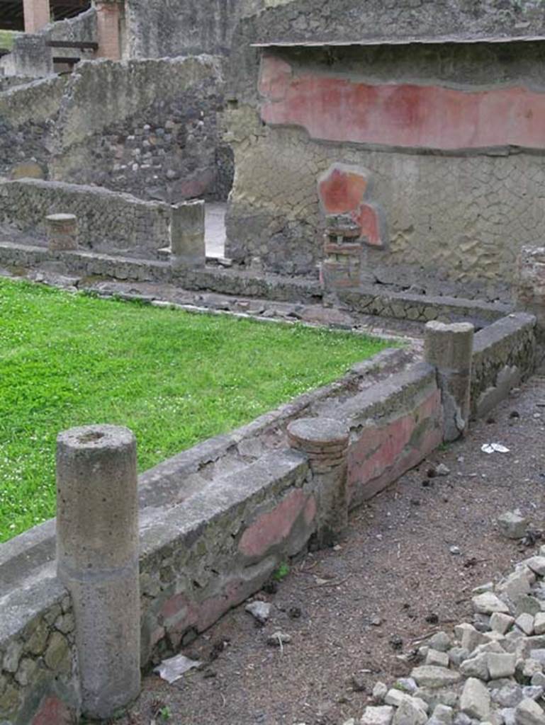 Ins. Or. I.2, Herculaneum. May 2005. 
Looking towards north-west corner of peristyle, with doorway leading to atrium, centre left. Photo courtesy of Nicolas Monteix.
