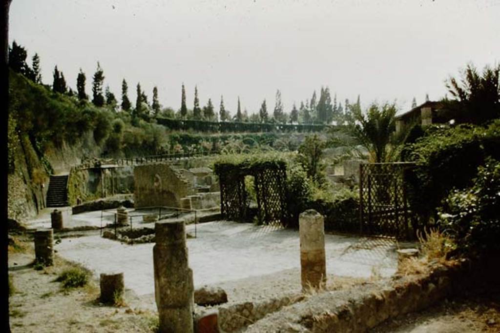 Ins. Or.1.2, Herculaneum, 1957. Looking south across peristyle area at rear. Photo by Stanley A. Jashemski.
Source: The Wilhelmina and Stanley A. Jashemski archive in the University of Maryland Library, Special Collections (See collection page) and made available under the Creative Commons Attribution-Non Commercial License v.4. See Licence and use details. J57f0455
