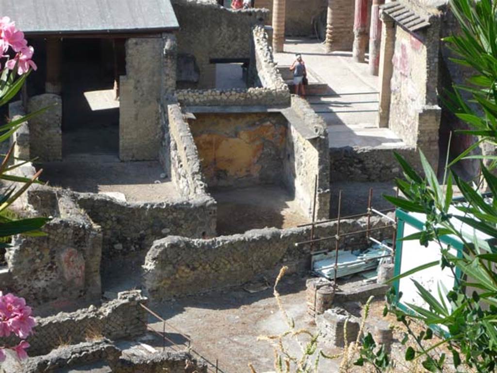 Ins. Orientalis I.1 and 2, Herculaneum. August 2013. Looking west across garden area, from access roadway.
In the left-hand upper corner, is room 5 leading into the atrium of Ins. Orientalis I.1. 
The room with the orange-coloured wall belongs to Ins. Orientalis I.2, as do all the other rooms and gardens on the lower side of the photo.
Photo courtesy of Buzz Ferebee.


