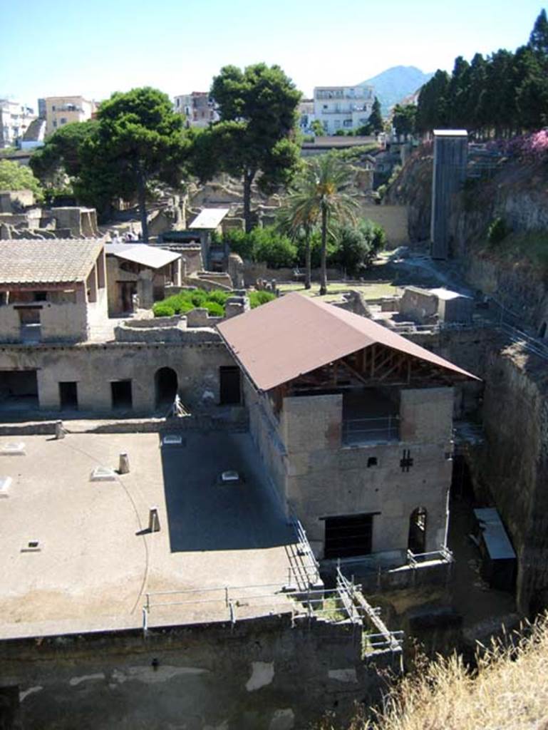 Ins. Orientalis I.1, I.1a and I.2, Herculaneum, June 2011. 
Looking north in south-east corner, from access roadway. Photo courtesy of Sera Baker.

