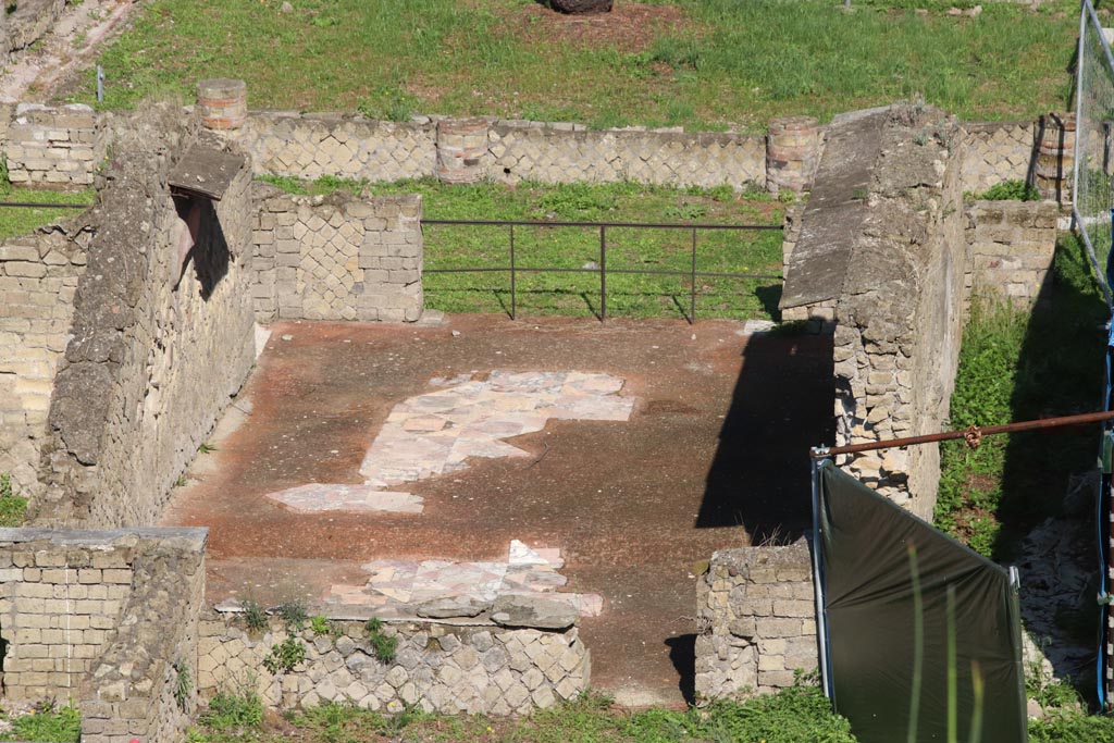 Ins. Or. 1. 2, Herculaneum. October 2022. 
Looking north from access roadway towards peristyle, from oecus, one of the rear rooms. Photo courtesy of Klaus Heese.

