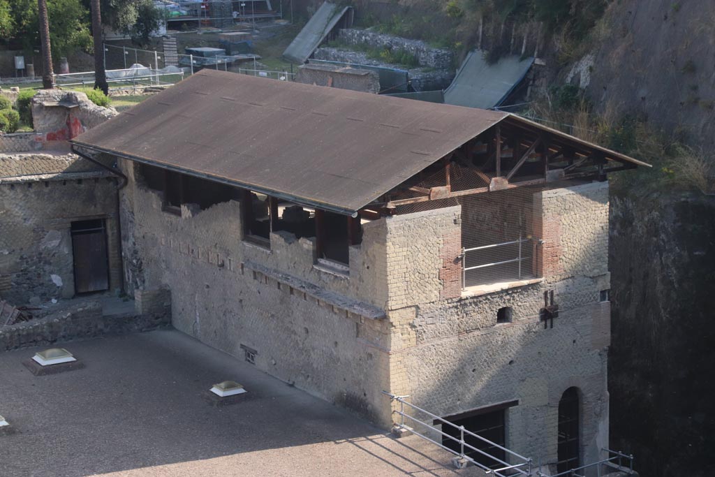 Ins. Or. 1. 2, Herculaneum. October 2023. Taken from access roadway.
Looking north-east towards west façade of “tower room”, above roof of Suburban Baths, with large window/doorway on south side leading onto a balcony overlooking the beachfront. 
According to Maiuri, the balcony would have been around all three walls, west, south and east. Photo courtesy of Klaus Heese.
See Maiuri, A. Ercolano, I Nuovi Scavi, (p.357, and fig.287).

