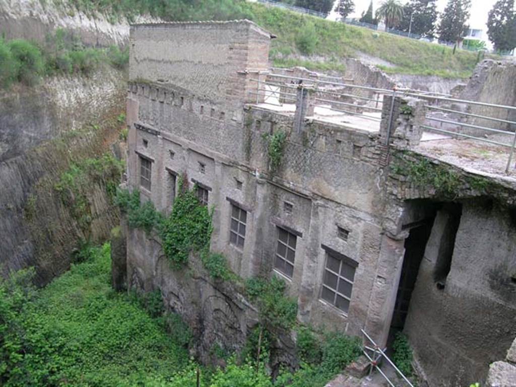 Ins. Or. I.2, Herculaneum. May 2005. Looking south-west towards the “tower room” before renovation. 
Photo courtesy of Nicolas Monteix.
