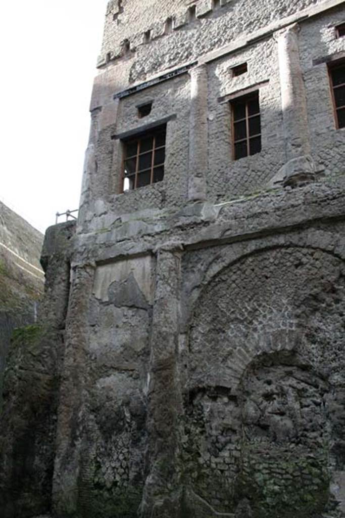 Ins. Or. 1. 2, Herculaneum. February 2007. Detail of lower and middle floor of east exterior side, Photo courtesy of Nicolas Monteix.
