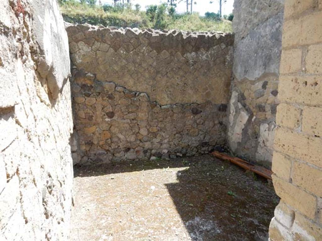 Ins. Orientalis I, 2, Herculaneum. May 2018. Looking east through doorway of cubiculum. Photo courtesy of Buzz Ferebee.