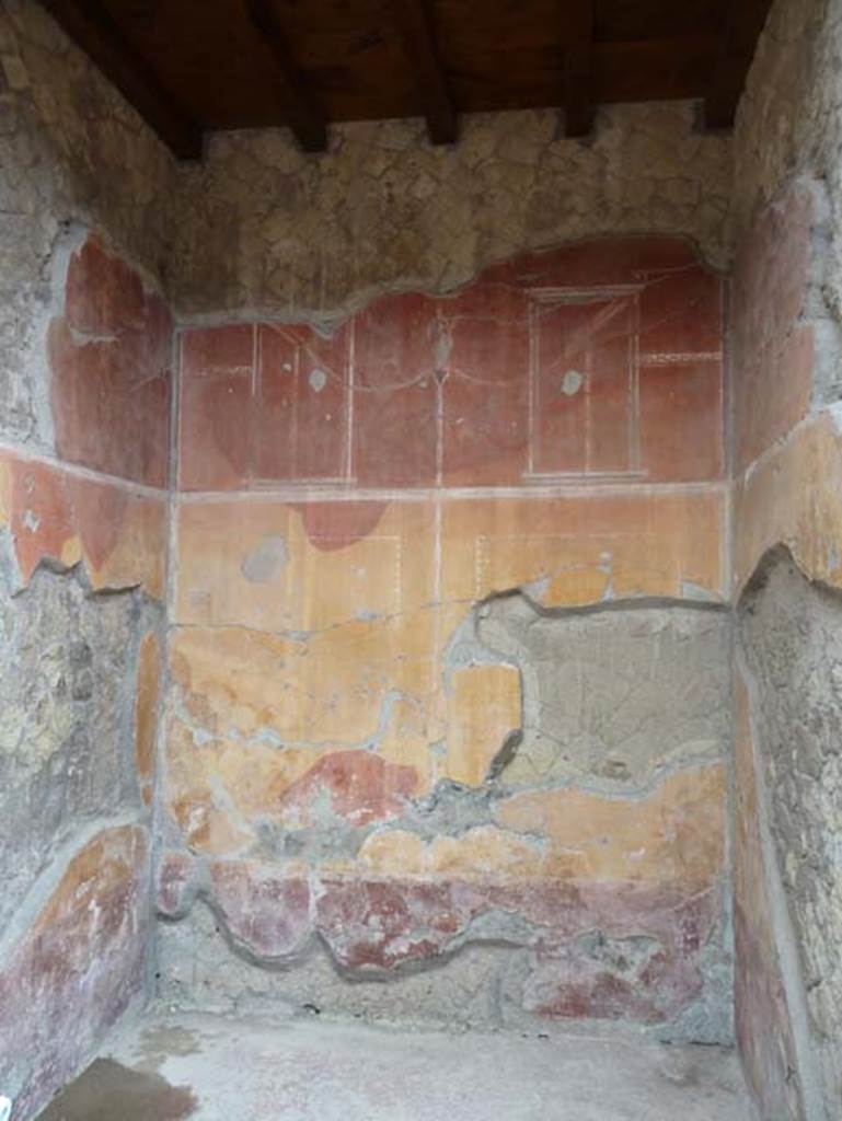 Ins. Orientalis I, 2, Herculaneum, September 2015. 
Looking towards south wall of ala on south side of atrium  
