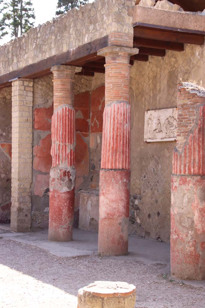 Ins. Orientalis I, 2, Herculaneum, September 2019. Looking east to south side of atrium. 
Photo courtesy of Klaus Heese.
