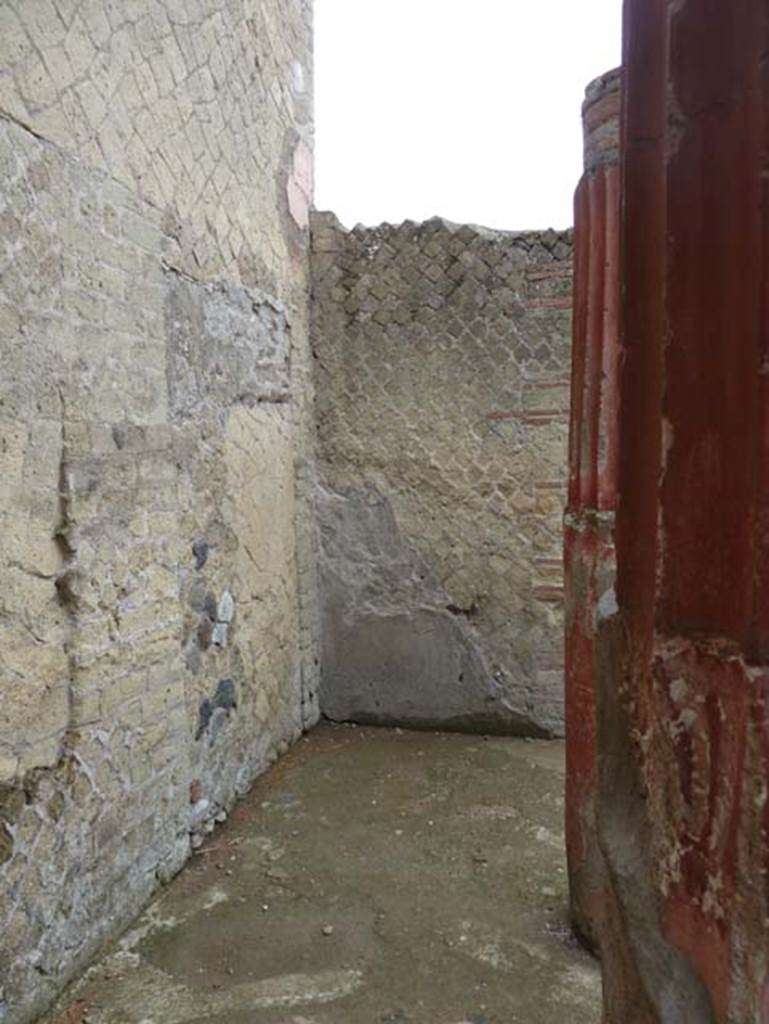 Ins. Orientalis I, 2, Herculaneum, September 2015. South-west corner of the atrium.