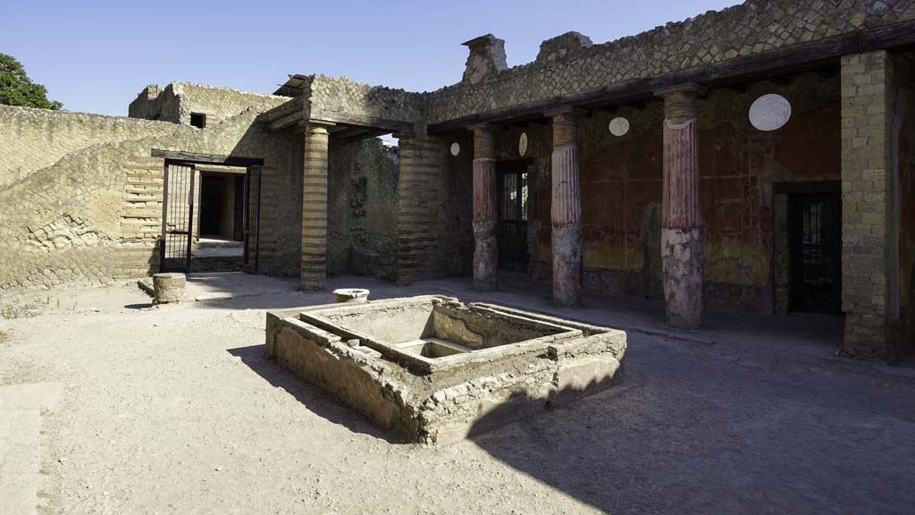 Ins. Or.I.2, Herculaneum. August 2021. 
Looking across impluvium towards north-west corner of atrium. Photo courtesy of Robert Hanson.
