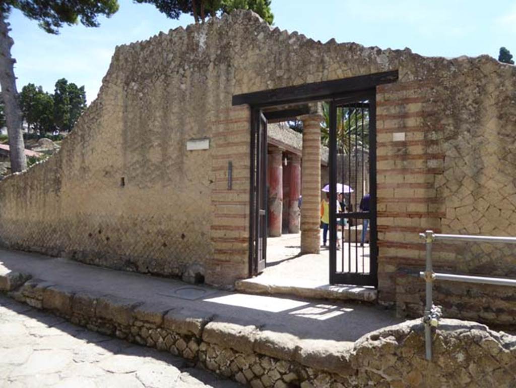 Ins. Orientalis I, 2, Herculaneum, July 2015. Looking north-east towards entrance doorway, on east side of Cardo V Inferiore. Photo courtesy of Michael Binns.
