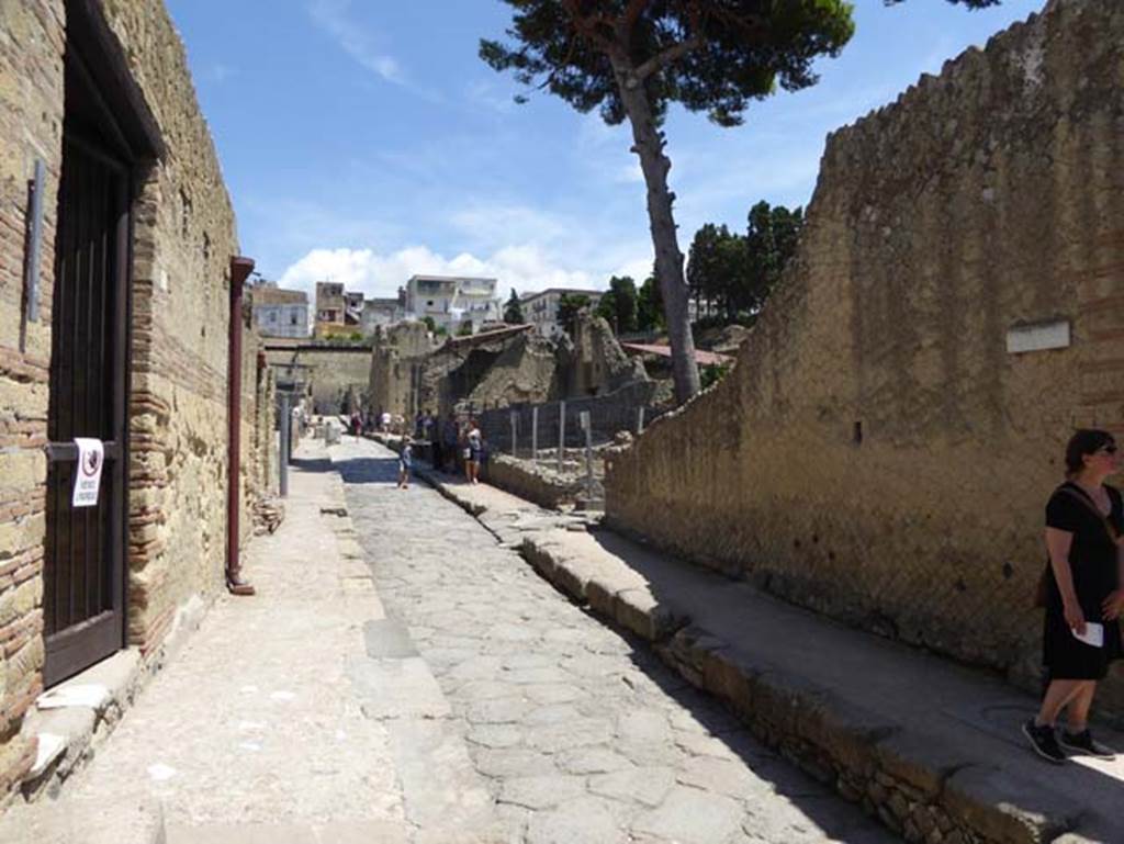 Ins. Orientalis I, 2, on right, Herculaneum, July 2015. Looking north along Cardo V. Inferiore, with frontage on north side of entrance doorway, on right. In the centre of the photo is the entrance to the stable area, with the ramp in the pavement.
Photo courtesy of Michael Binns.
