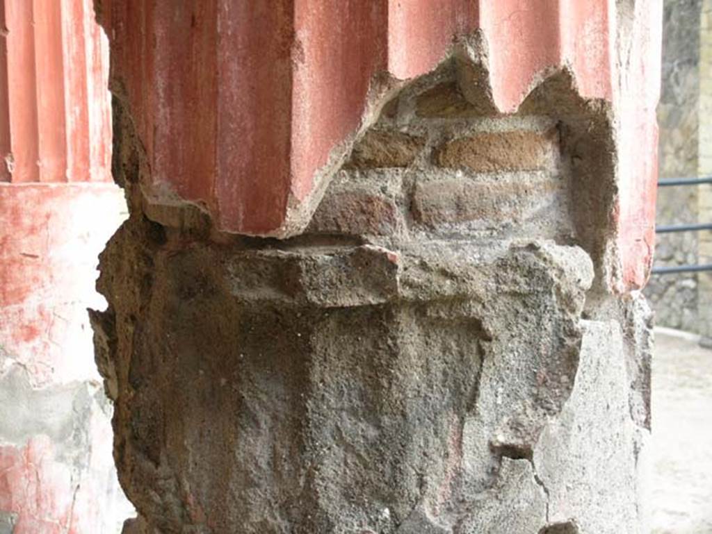 Ins. Or. I.2, Herculaneum. May 2005. Detail of column in atrium. Photo courtesy of Nicolas Monteix. 