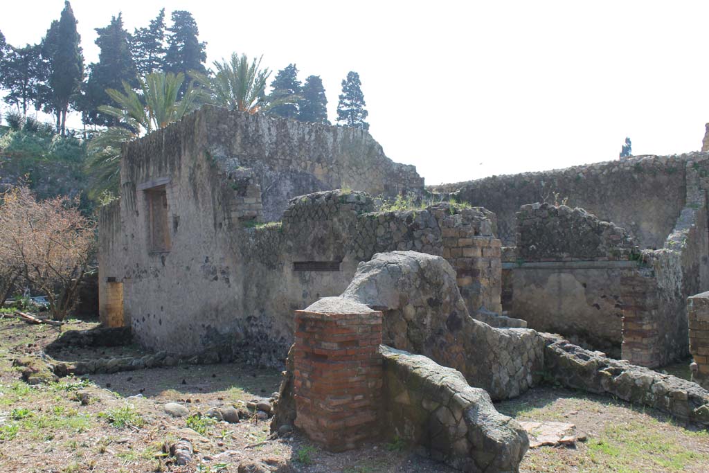 Ins. Or.I.3, Herculaneum. March 2014. 
Looking south-east across stables area towards rear north side of peristyle area. On the right of the photo, is the rustic area of room B.  
Foto Annette Haug, ERC Grant 681269 DÉCOR

