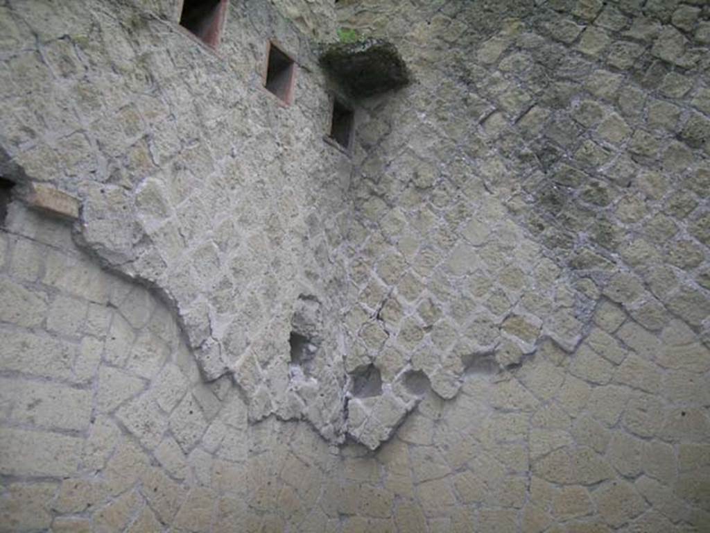 Ins. Or. II, 1, Herculaneum. December 2008. Upper north-west corner of rear room. Photo courtesy of Nicolas Monteix.

