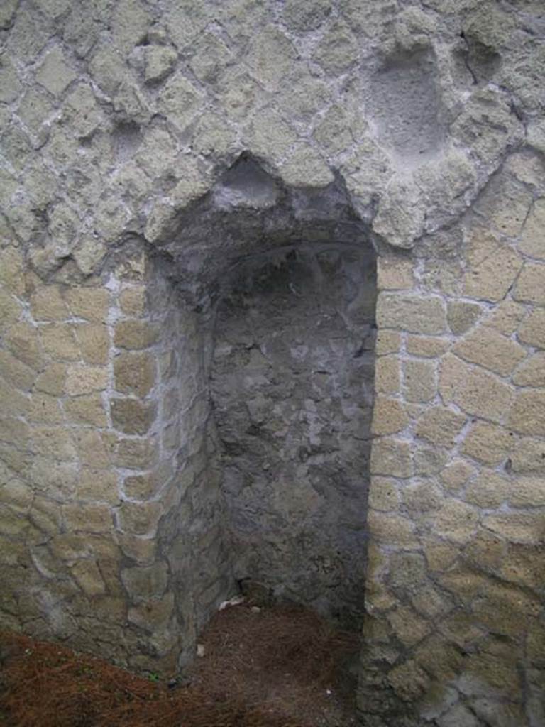 Ins. Or. II, 1, Herculaneum. December 2008. Recess in west wall of rear room.
Photo courtesy of Nicolas Monteix.
